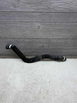 2019-2025 Chevy Silverado 1500 2.7L upper engine coolant hose OEM PART