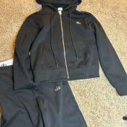 Alo Sweatsuit Sizes 2x Med 1x Small 1x XL 