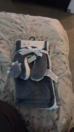 Boys baby blanket with travel pillow blue