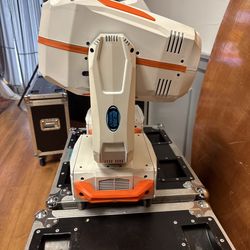 Dj Head moving light