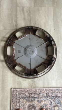 Nissan 15 inch hubcap