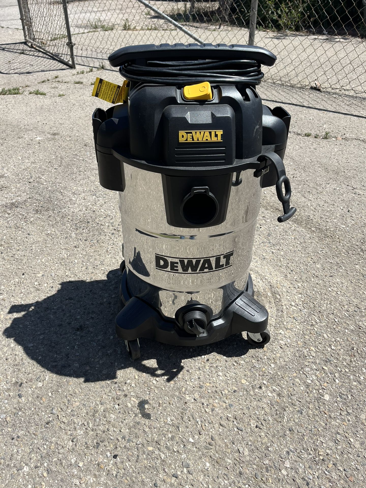 DEWALT Wet/Dry Vacuum