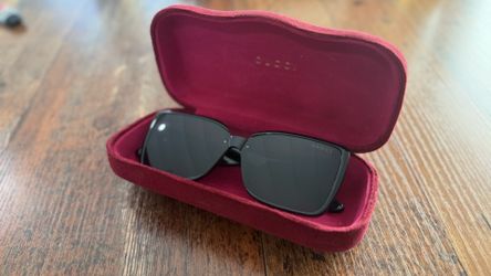Authentic Gucci Oversized Black Sunglasses w/ Original Case – Made in Italy