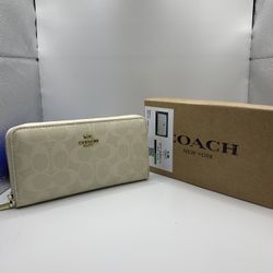 Coach long Zip All Around Wallet 