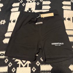 ESSENTIAL SHORTS