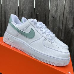 Nike Air Force 1 canon Green Size 5.5 Women