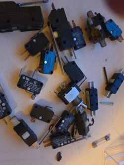 ASSORTED MICRO SWITCHES