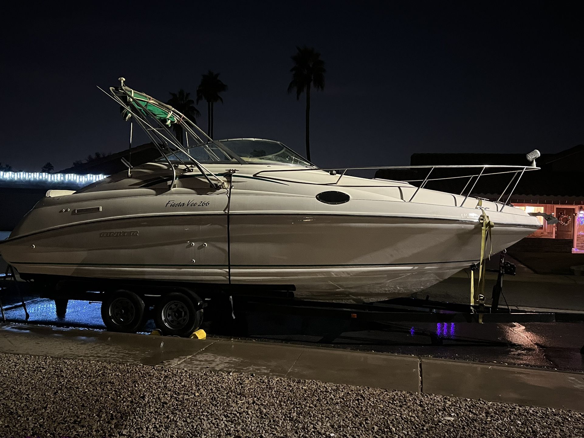 1996 Rinker Fiesta Vee 266 Boat / Yacht