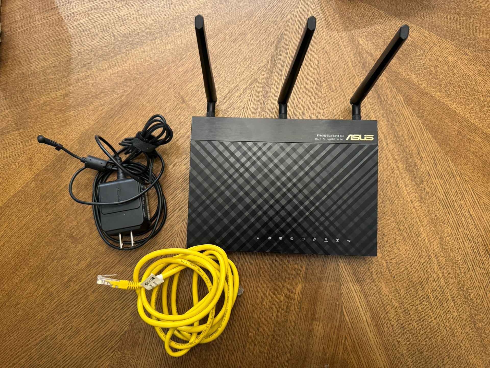 ASUS Dual-band 3x3 AC1750 Wifi 4-port Gigabit Router with speeds up to 1750Mbps & AiRadar to strengthens Wireless Connections via High-powered Amplifi