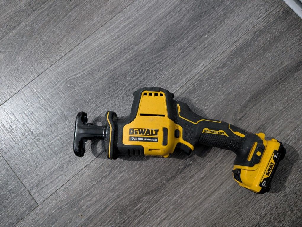 DeWalt Compact Mini SawZaw