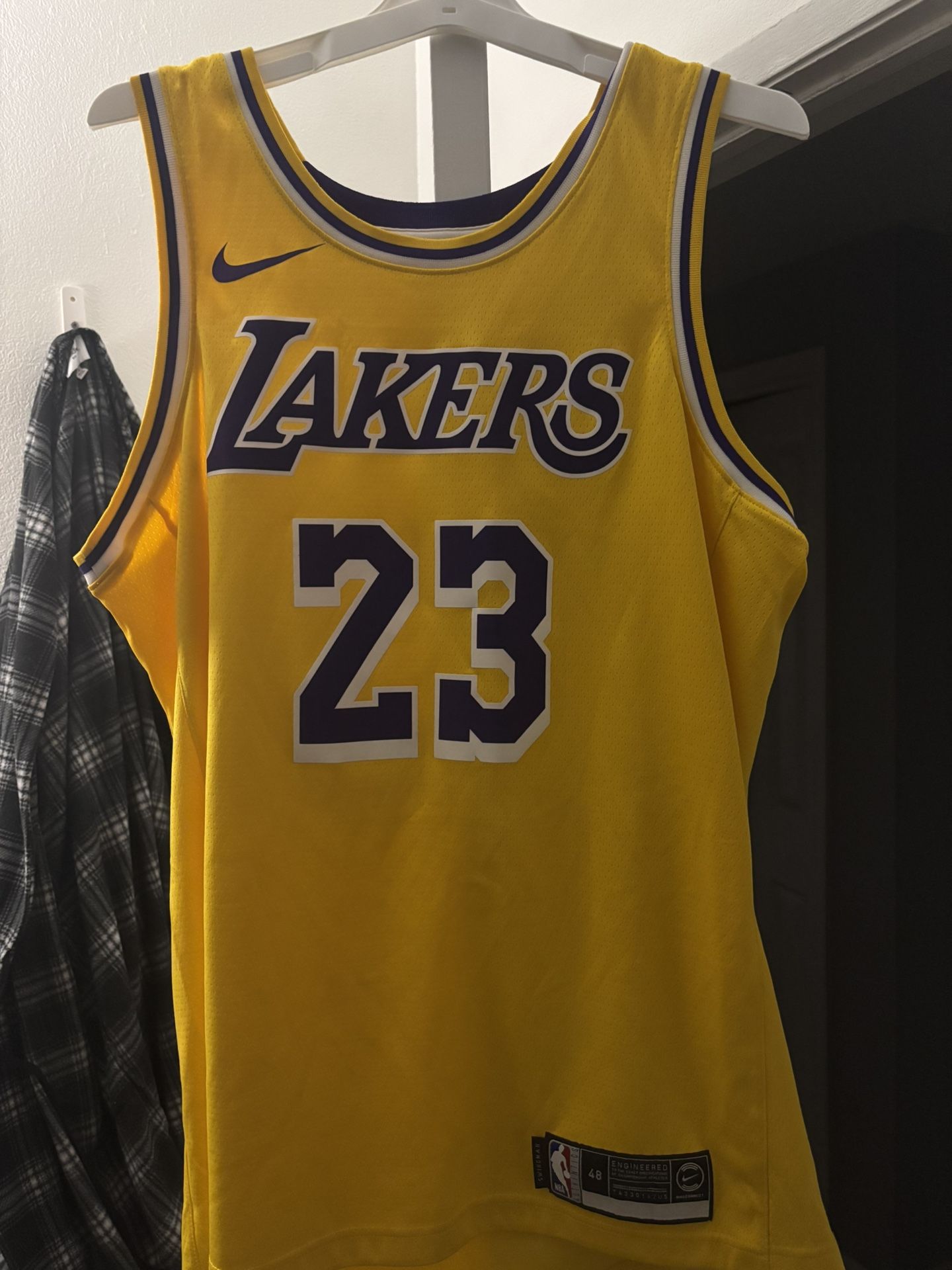 Lakers LeBron James jersey