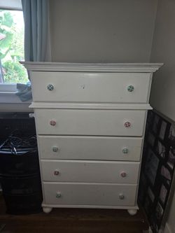 White 5 drawer dresser