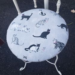 KITTY PRINTED MATERIAL STOOL