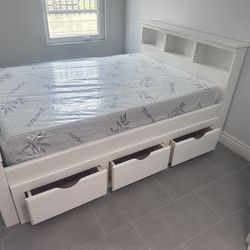Full Bed W Drawers And Foam Mattress 