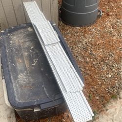 13 4’ pieces of gutter gaurd   lef tek