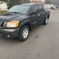Nissan Titan pick up truck