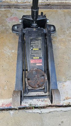 Hydraulic floor jack
