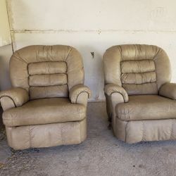 Leather Recliners Working Perfectly, Some Wear And Tear. 2 Reclinadores De Piel, Funcionan Perfectamente 