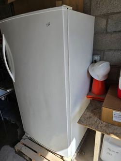 Whirlpool WZF79R20DW00 is a 19.65 cu. ft. frost-free upright freezer in white