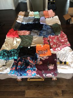 HUGE Lot Of Woman’s Clothes. 40LB