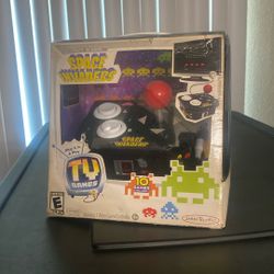 Retro Arcade Space Invaders Console Game 2011
