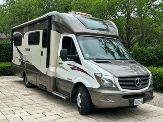 2016 Winnebago Itasca Navion 24J