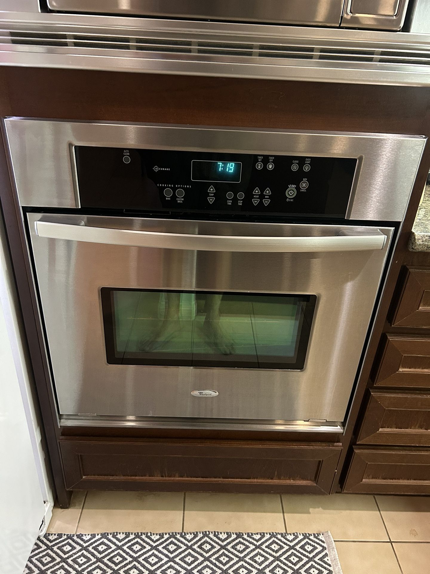 Whirlpool 30” built in single oven RBS305PVSr