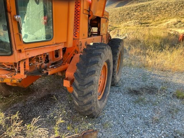 1981 JOHN DEERE ROAD GRADER