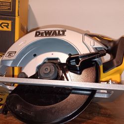 DEWALT

20V MAX Cordless Brushless 6-1/2 in. Sidewinder Style Circular Saw (Tool Only)