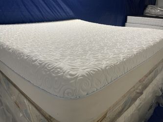 Tempur-Pedic Cloud Supreme Breeze, Thick King Mattress, Solid Memory Foam. I Can Also Deliver.