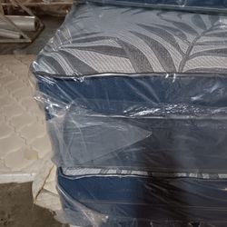 Queen Pillow Top Mattress Sets 