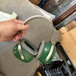 Straightaway Vintage Noise Canceling Headphones