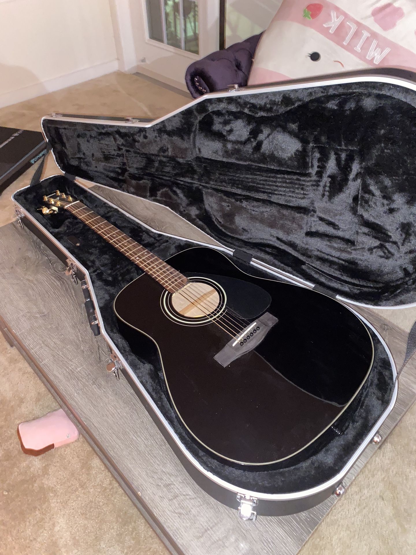 Yamaha F335 Acoustic Guitar and Gator Case
