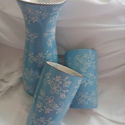 Collectible Temptations Carafe/Vase and Glasses