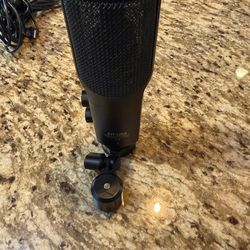 Rode Microphone and Chord