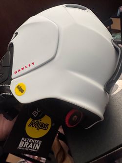 New!! Oakley mod 5 large helmet