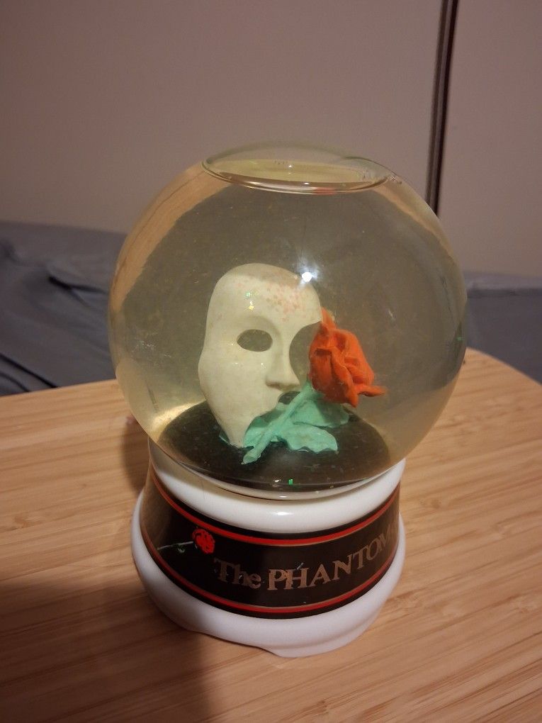 Phantom Of The Opera Snow Globe Asking 25