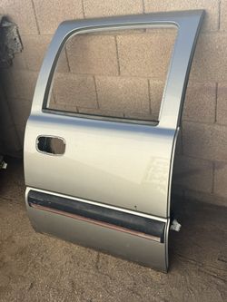 2004 Suburban Rear Passenger Door (shell Only)