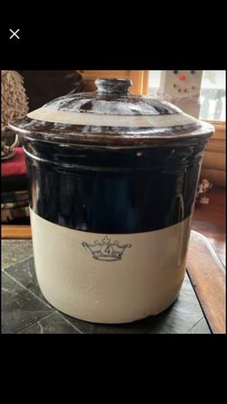 4 gallon Ransbottom Brothers stoneware crock w/ cover.