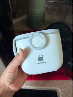 Formula Travel Container