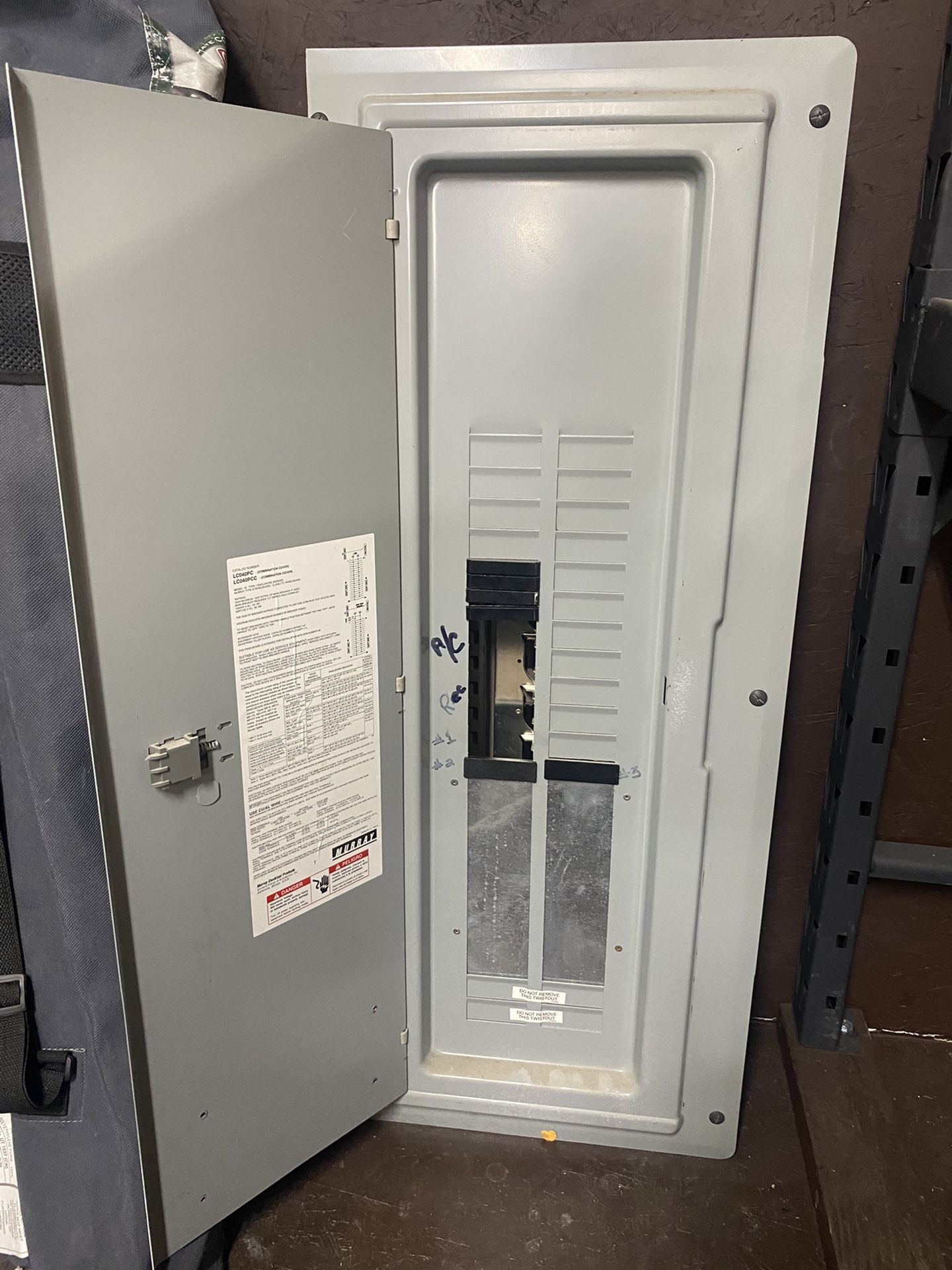 MURRAY 200 AMP Model 16 Panel Enclosure Type G Large Used Breaker Panel In Chatsorth Los Angeles