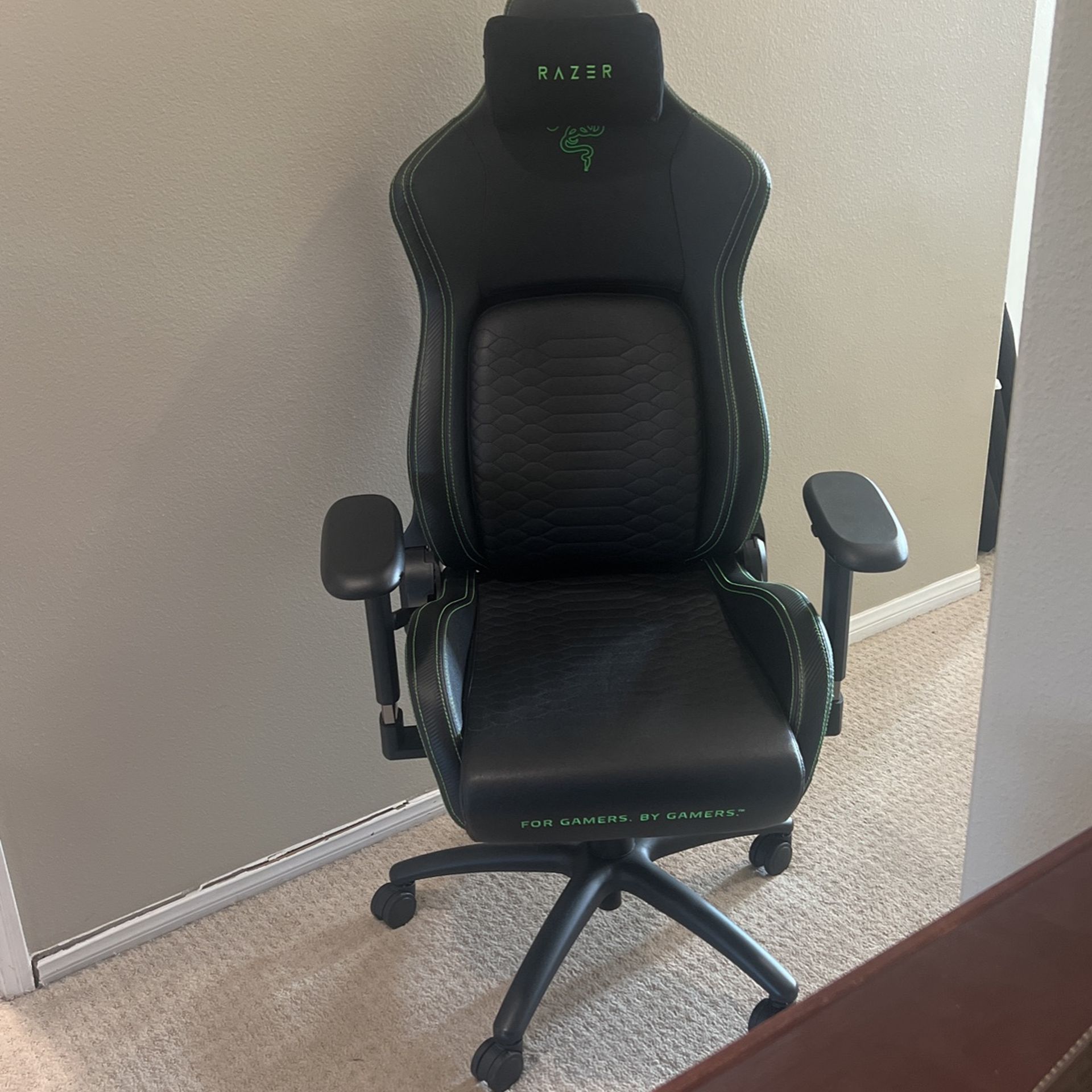 Razor Gaming Chair for Sale in West Covina, CA OfferUp