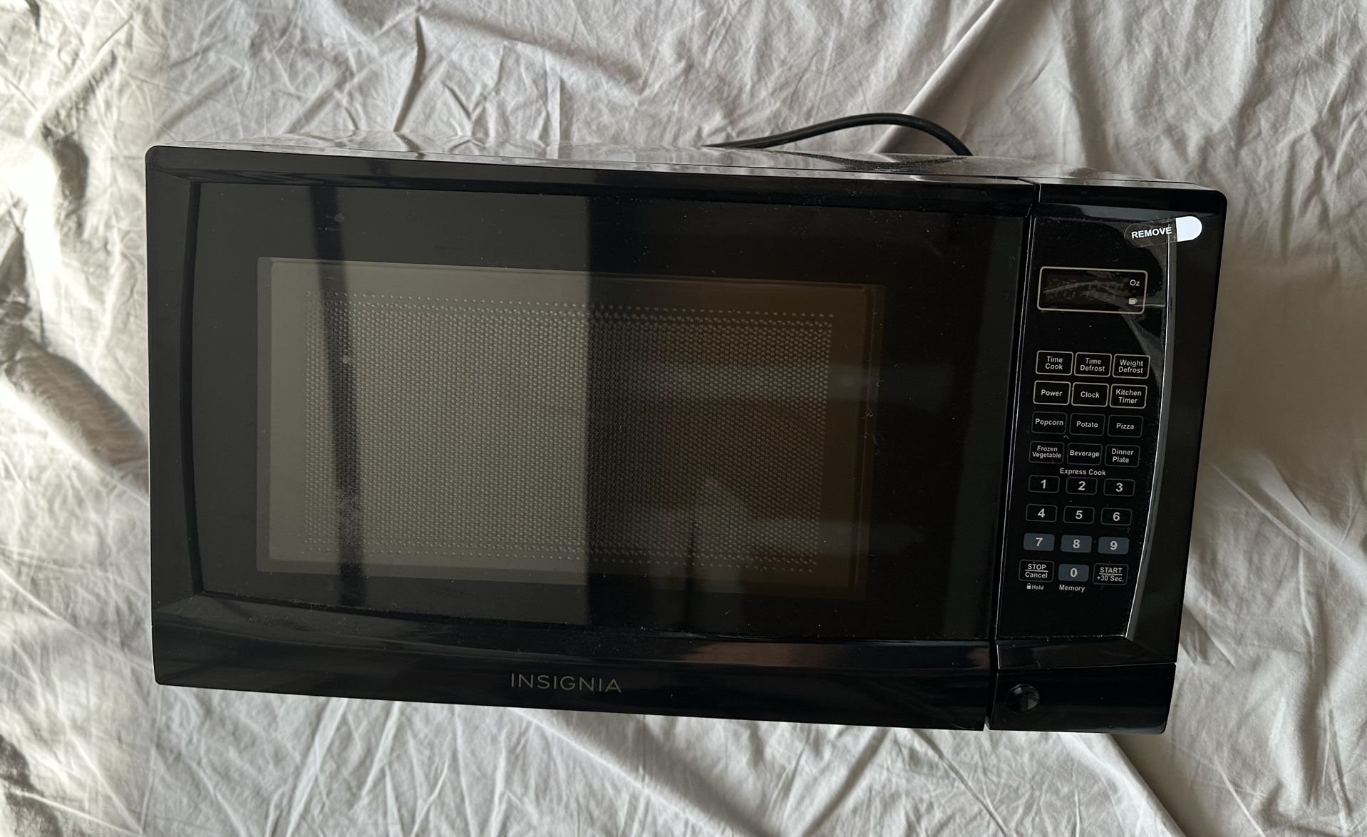 Insignia compact microwave black, 0.7 cu ft, 700W