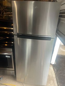 Like new whirlpool refrigerator
