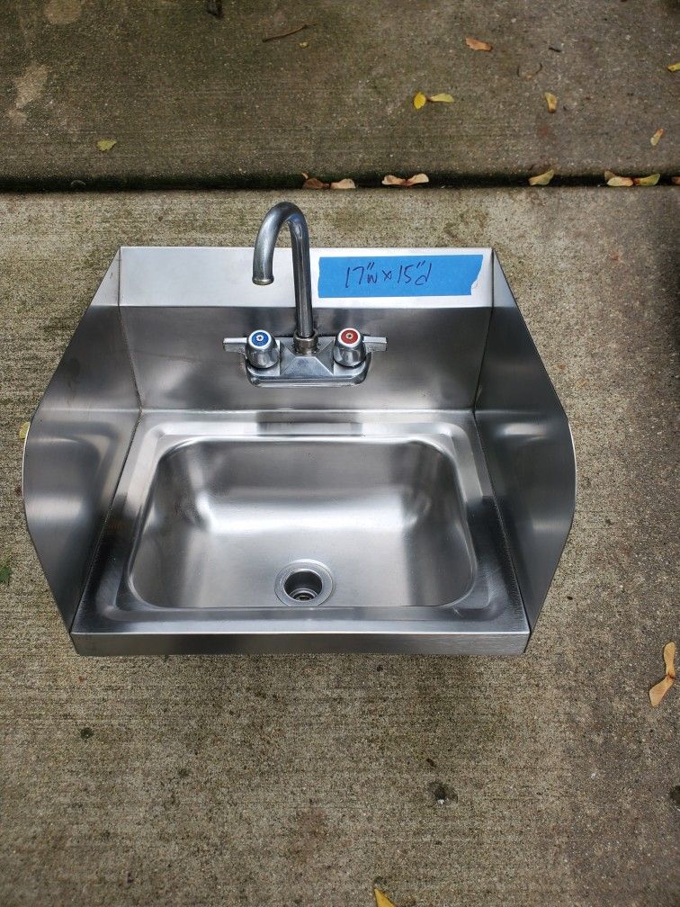 17" STAINLESS STEEL HAND SINK WITH FAUCET AND SPLASHGUARDS