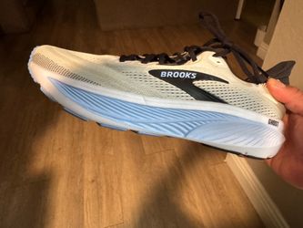 BROOKS GHOST