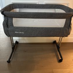 Mika Mikey Bedside bassinet 