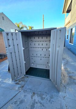 Rubbermaid outdoor storage Shed,  normal wear,  good condition,  not lockable