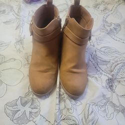 Boots- Girl Size 5