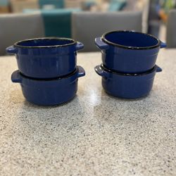 Set of four blue ceramic bowls with handles. 4 Von Pok and Chang Blue Speckled Stoneware Chili Soup Bowls $18.